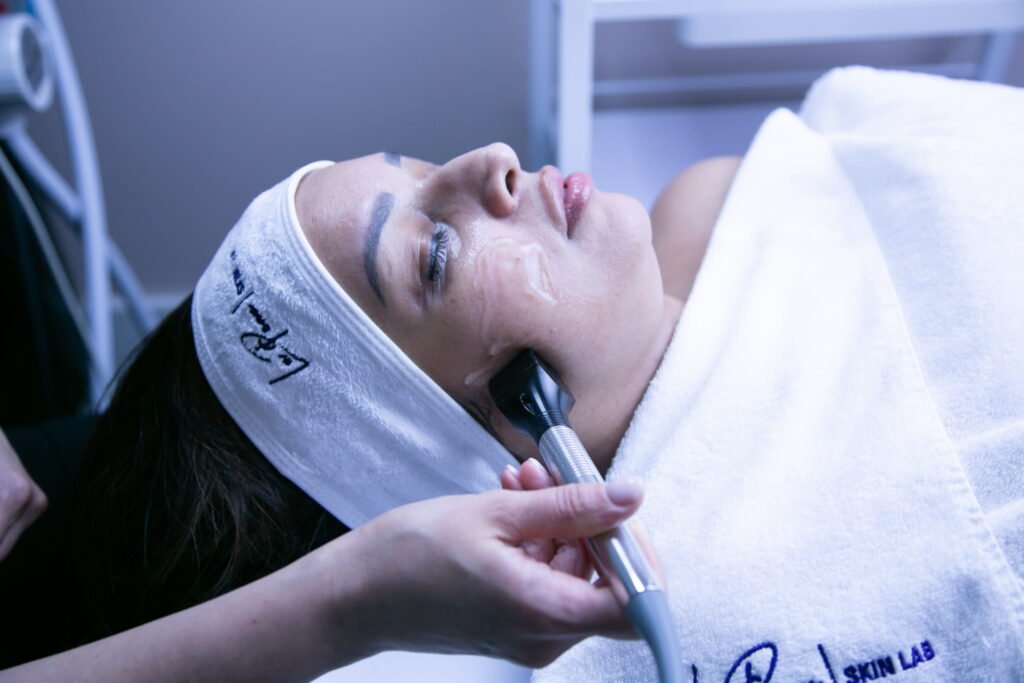 Woman gets Forma RF Procedure at La Peau Skin Lab